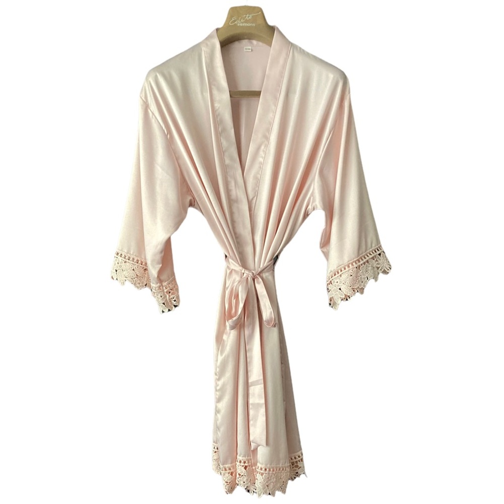 ❌SOLD❌XXL/XXL•PRISTINE GORGEOUS LACE / SOFT PINK LIGHTWEIGHT SATINY ROBE W BELT• - Picture 1 of 7